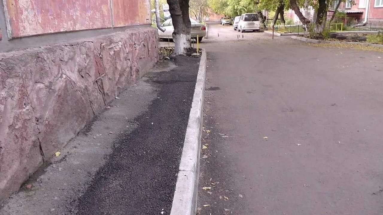 Ремонт двух дворов за 4 миллиона – асфальт теперь кладут на землю