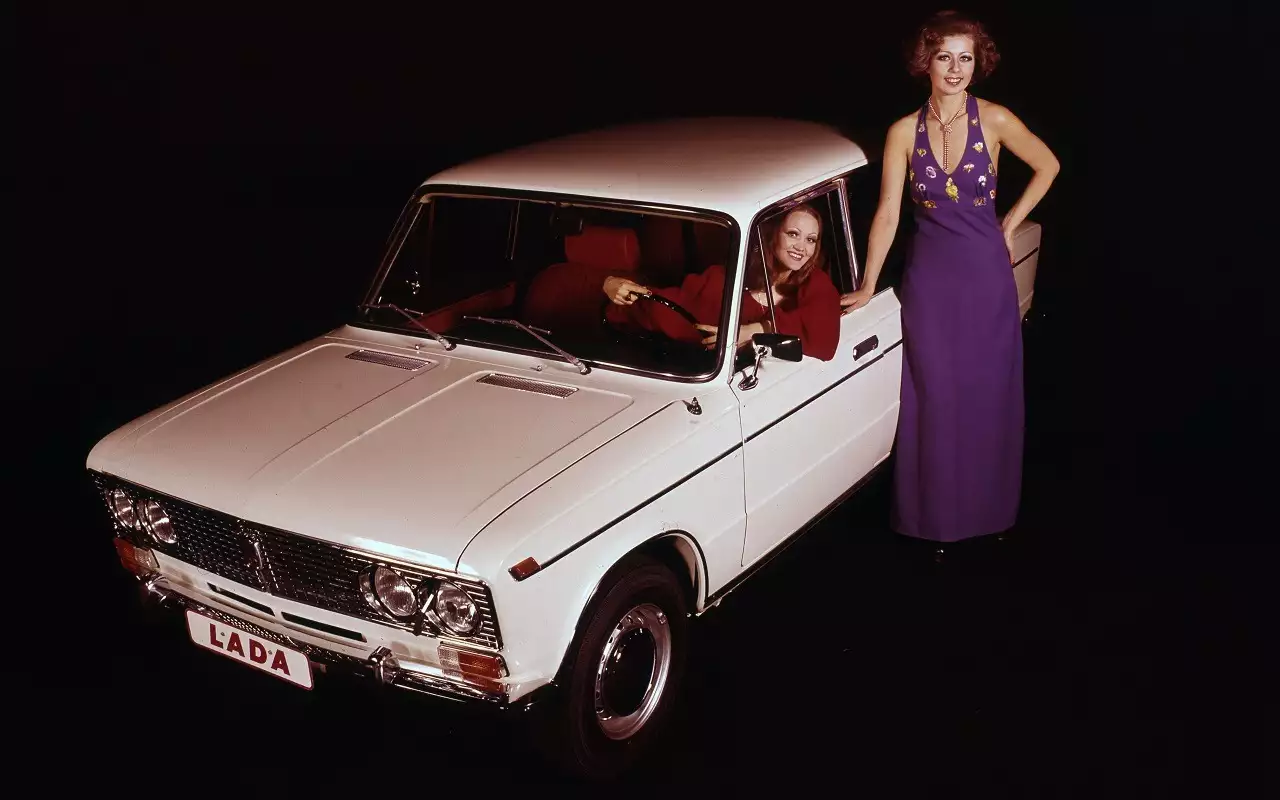 Рассадник курьезов — зачем СССР рекламировал дефицитные автомобили