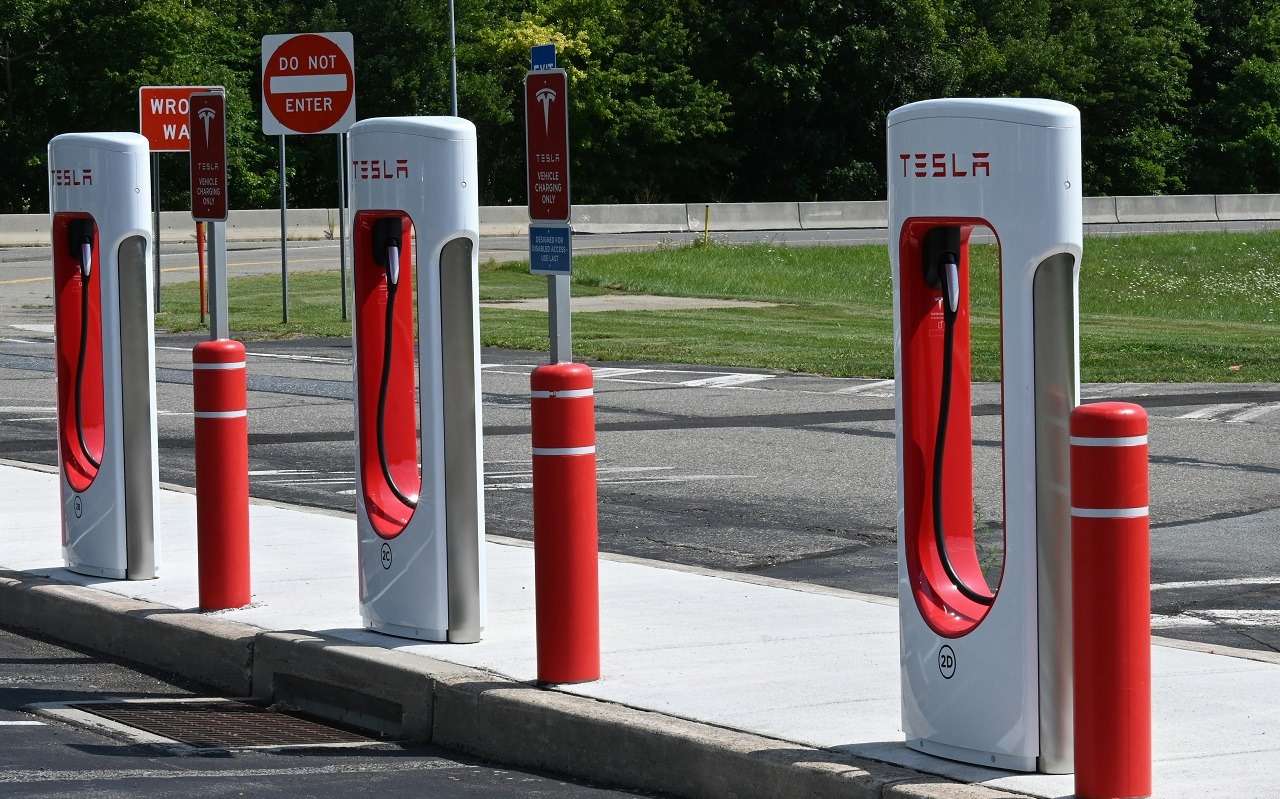 Народу нравятся обычные автомобили — конец мировой эйфории с электрокарами