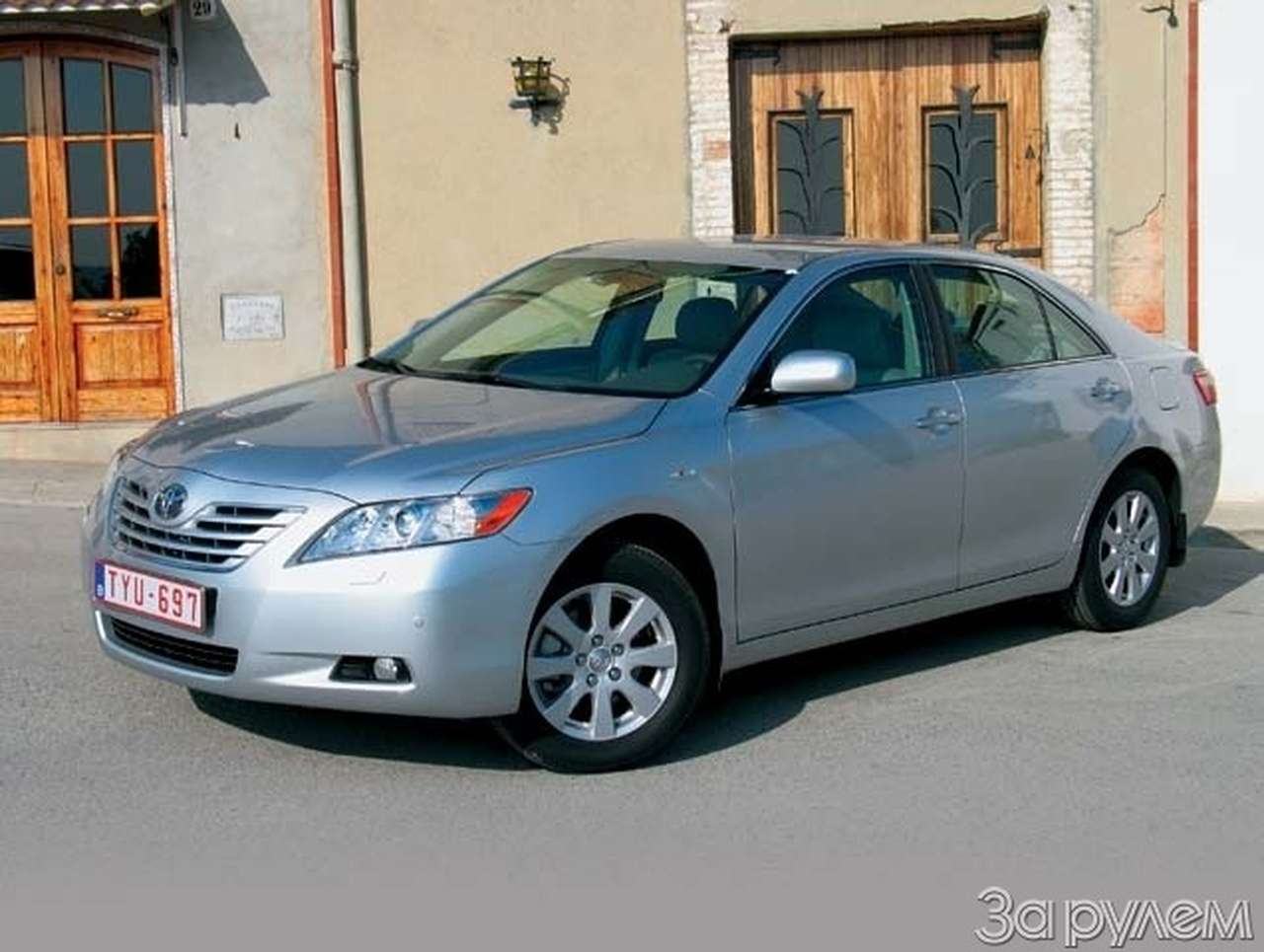 Toyota Camry. К нам корабль плывет