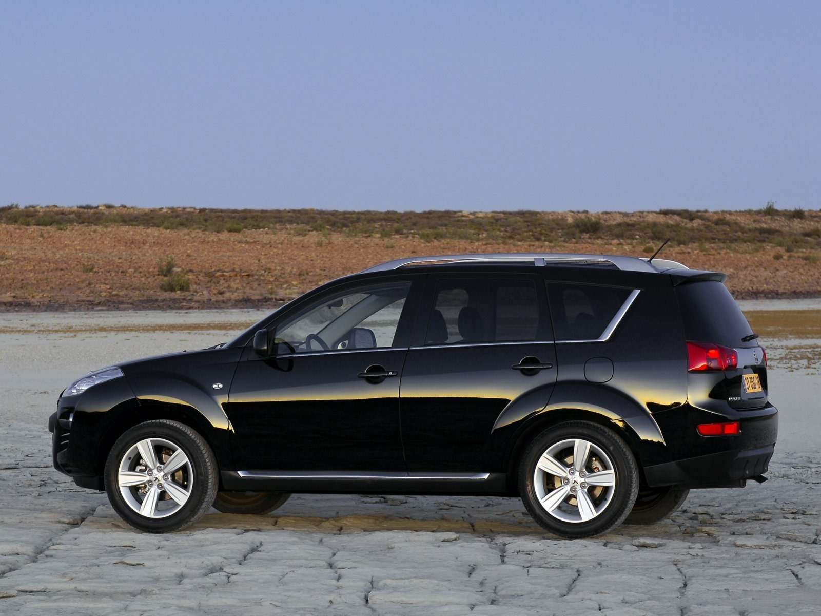 Подробные технические характеристики и комплектации Peugeot 4007 2021 года