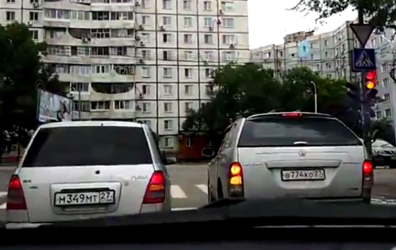 Поворот не туда - встреча «двоечников» на дороге