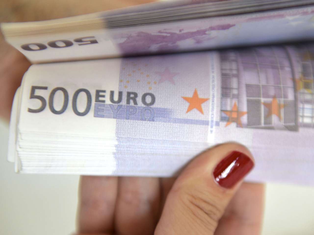 ЕС созовет панель арбитров ВТО по спору с РФ о пошлинах на автомобили