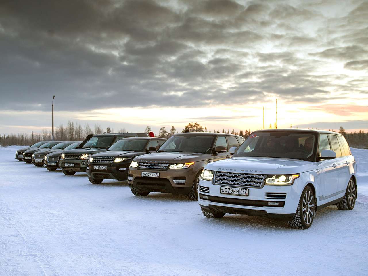 Мастер-класс по пилотированию Jaguar и Land Rover AWD: полицейский разворот