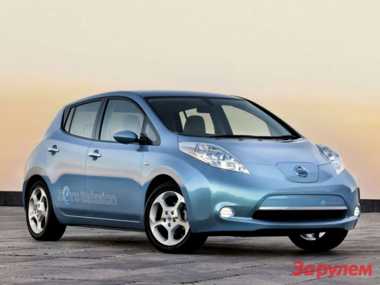 Nissan Leaf стал морозоустойчивым и прибавил в цене