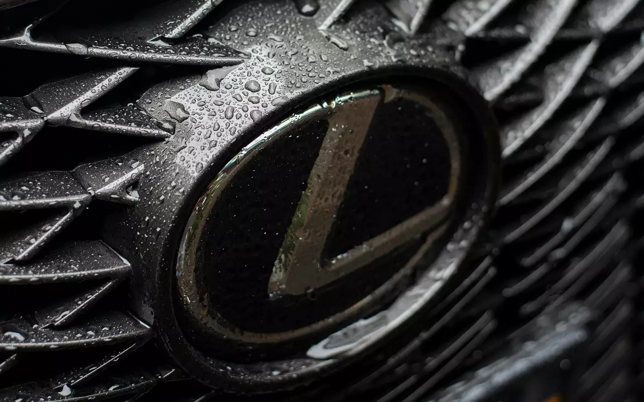 Представлена лимитированная версия популярного седана Lexus: в чем ее особенности?