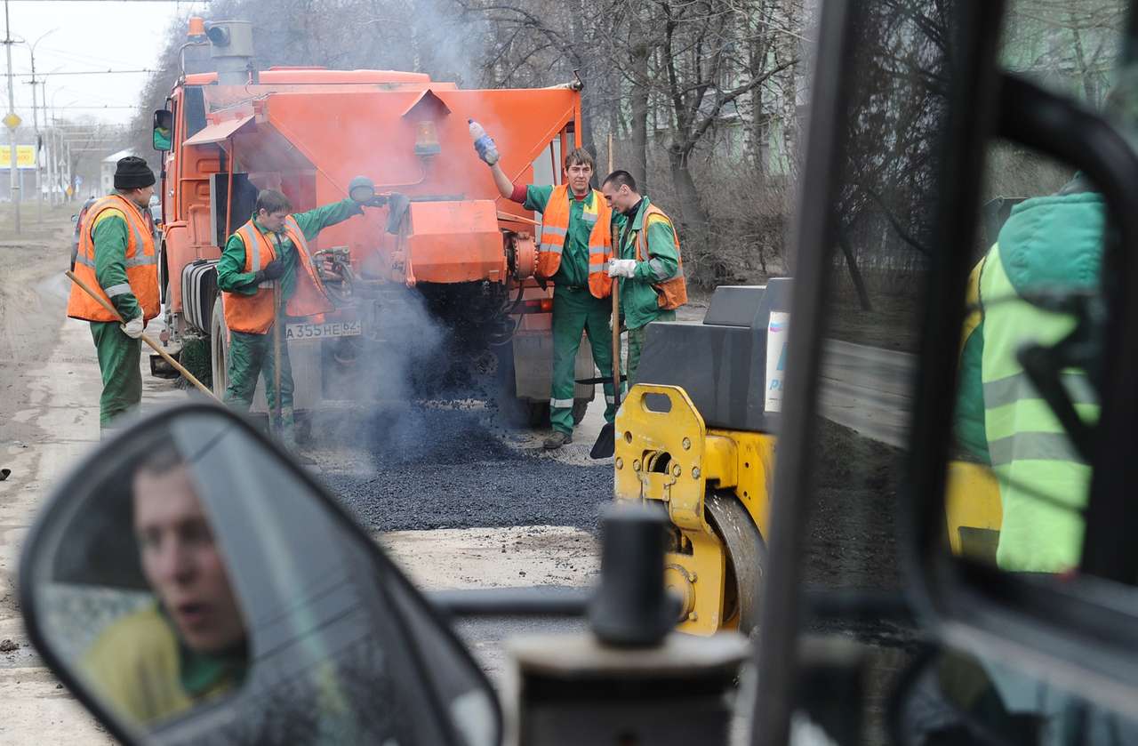 Регионам выделили деньги на дороги