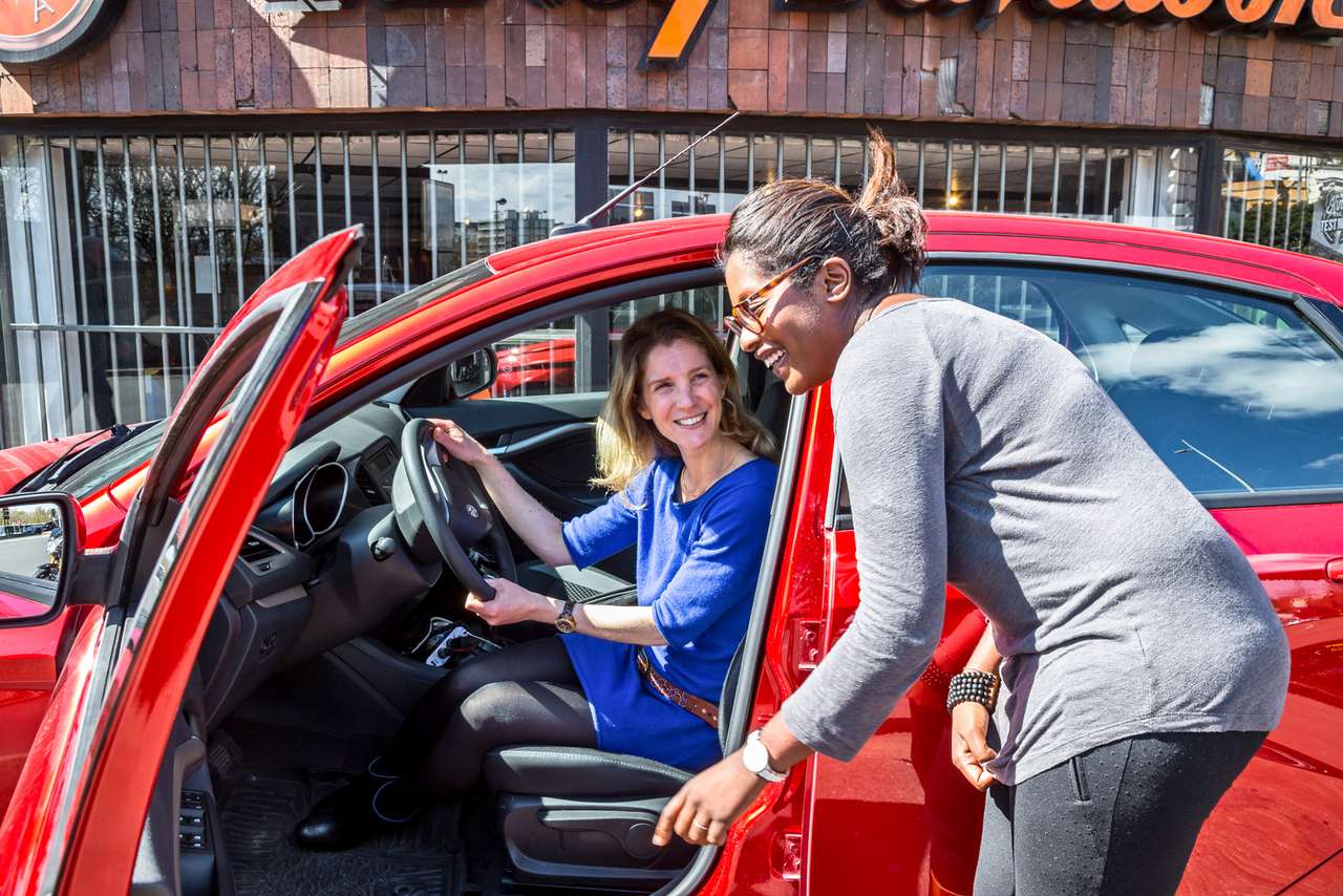 Россия снижает проценты по автокредитам! Но только для иностранцев и не в России