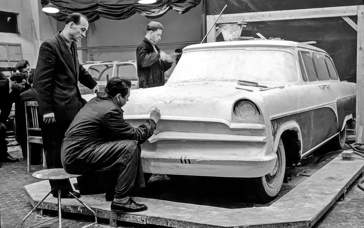 Горьковские стилисты Ладислао Дуарте, Борис Лебедев и макет автомобиля Стрела.