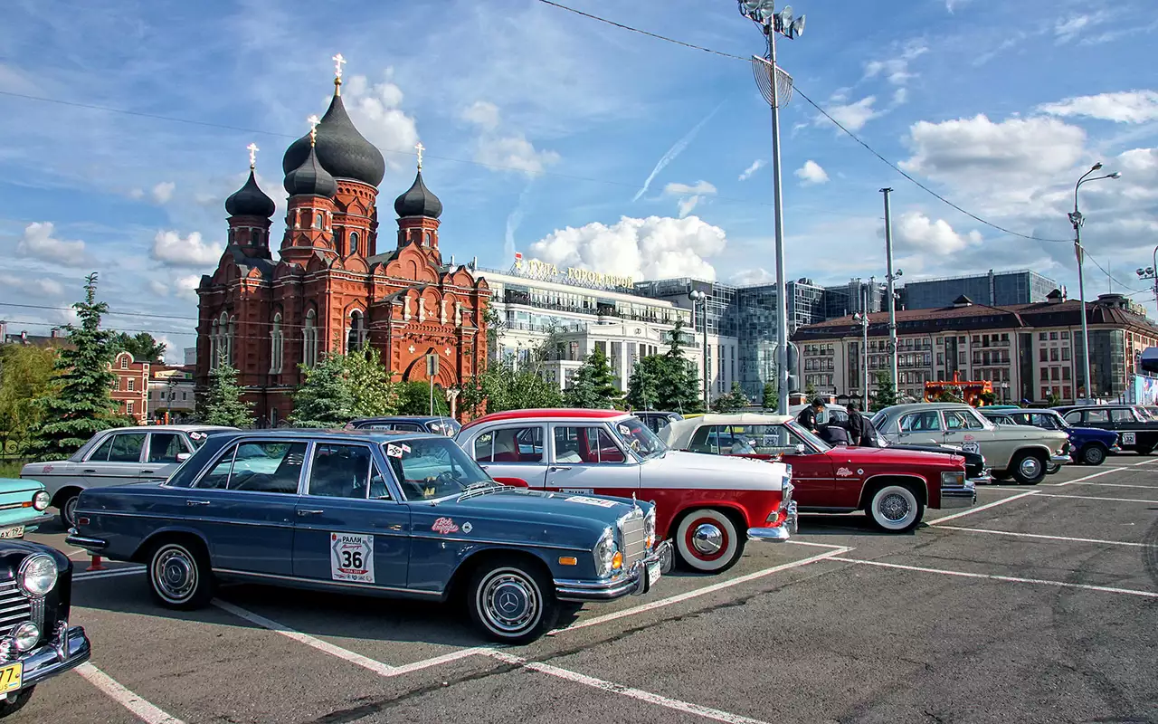 Город-герой Тула принимал фестиваль «Автострада» накануне Дня России. А ретроралли состоялось в праздничный понедельник, 12 июня.