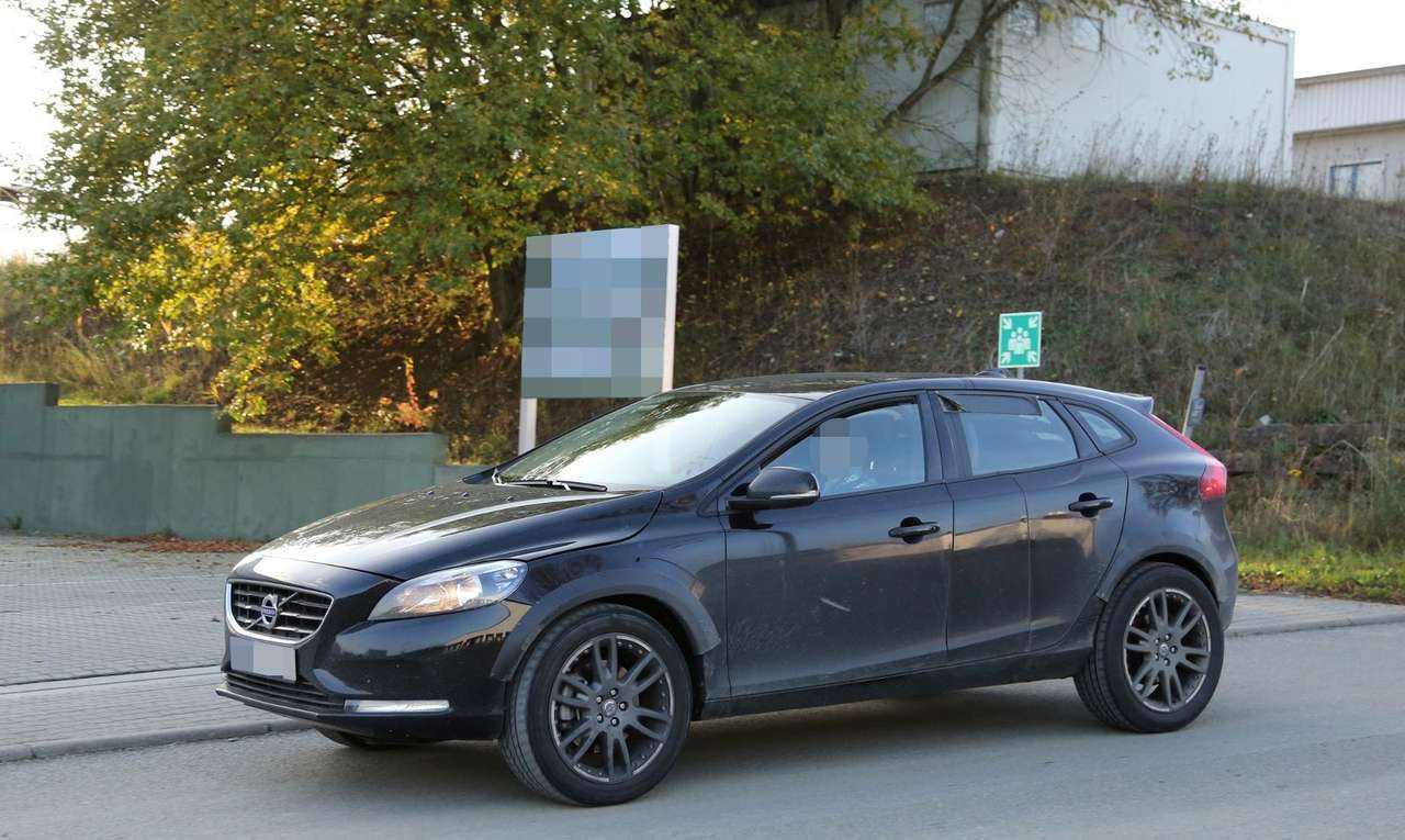 Новый паркетник Volvo XC40: необыкновенный «кросс»