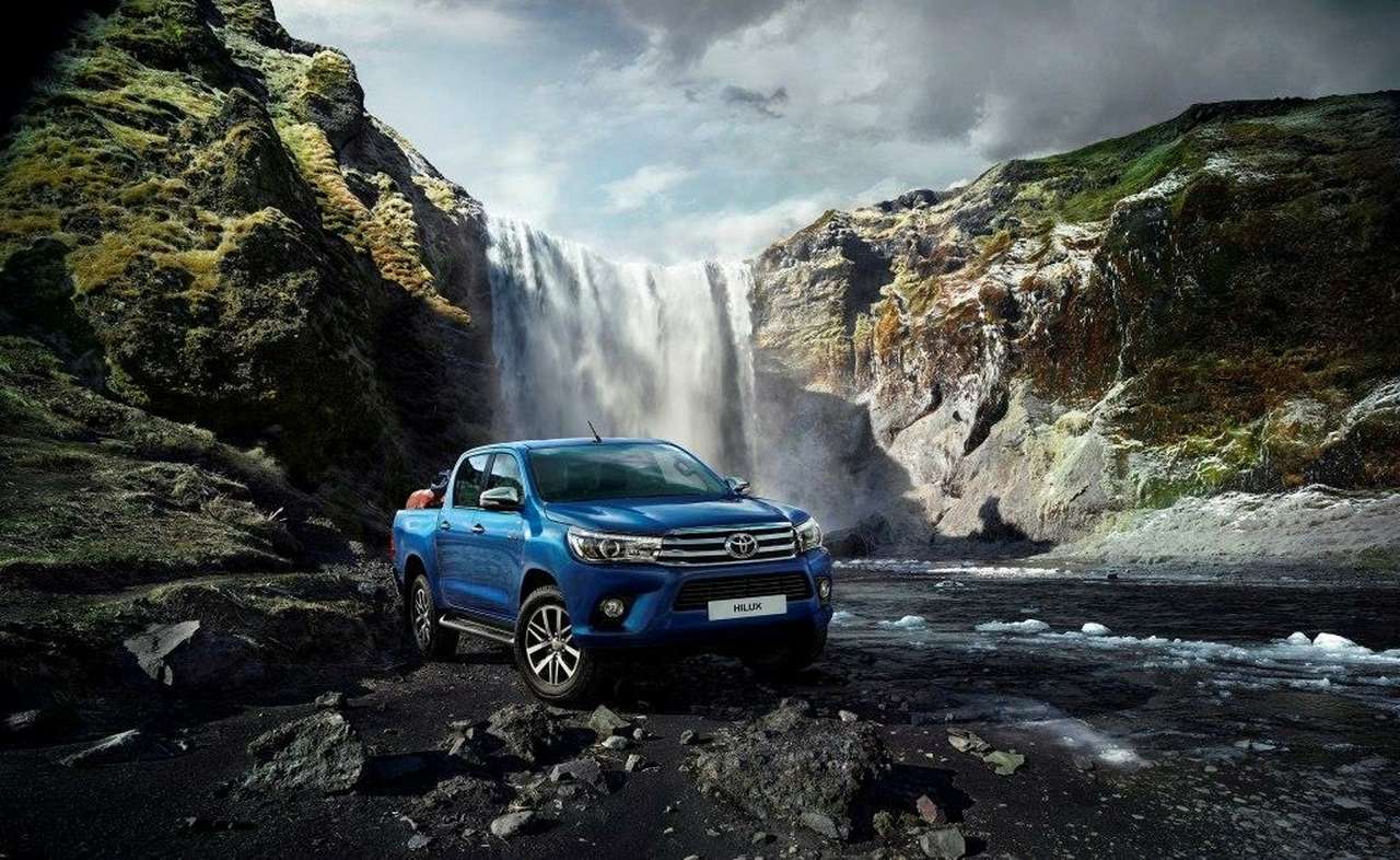 В России объявили цены на новый Toyota Hilux