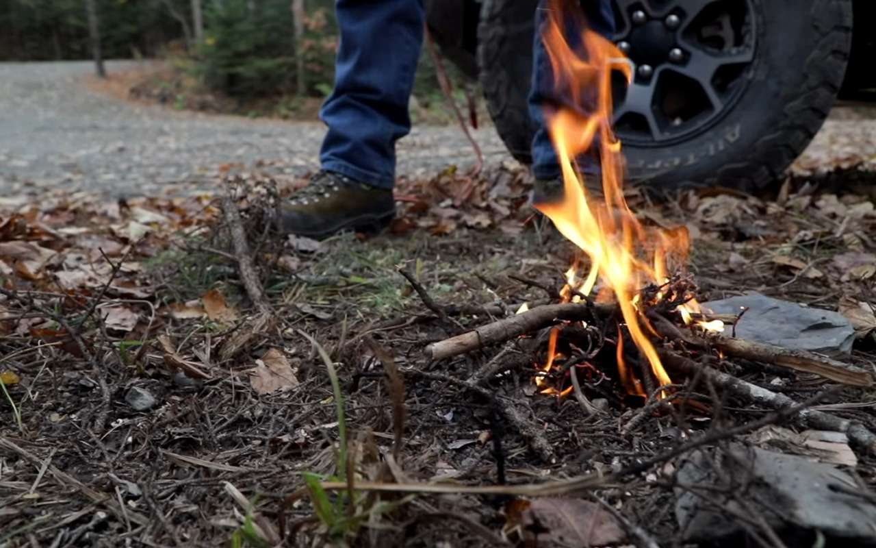 Как разжечь огонь с помощью автомобиля – вдруг вам срочно надо!