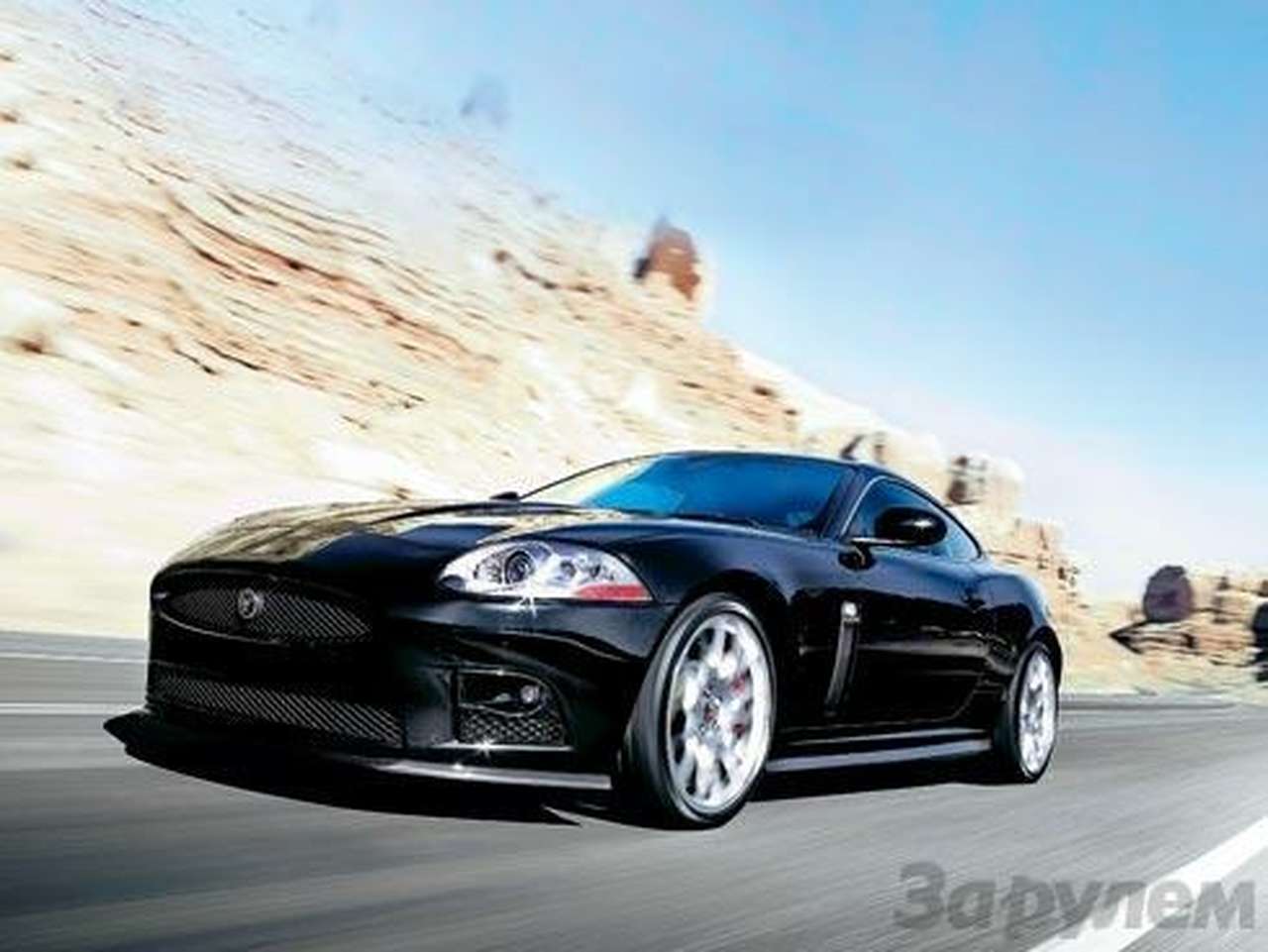 XKR-S доступен только с кузовом купе в ультимативно-черном цвете и в количестве 200 экземпляров. Ориентировочная стоимость в Европе – 170 000 евро, на родине – 80 000 фунтов. Это отличный пример заводского тюнинга модели XKR.