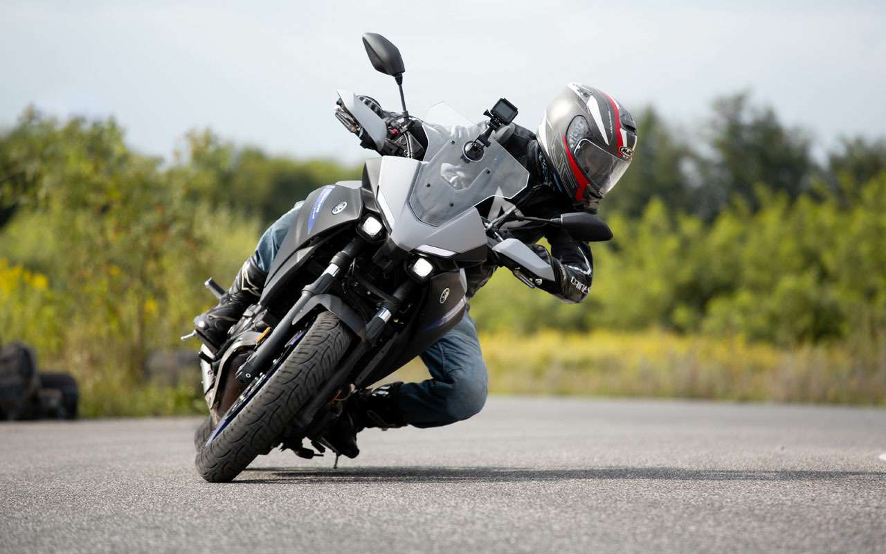 Стало известно, почему мотоциклисты незаметны на дороге