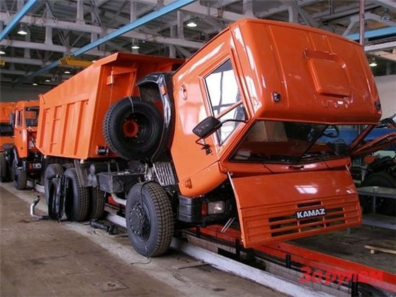 КамАЗ остановит конвейер на месяц
