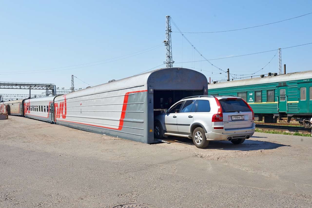 Железнодорожники взяли доставку автомобилей на себя 