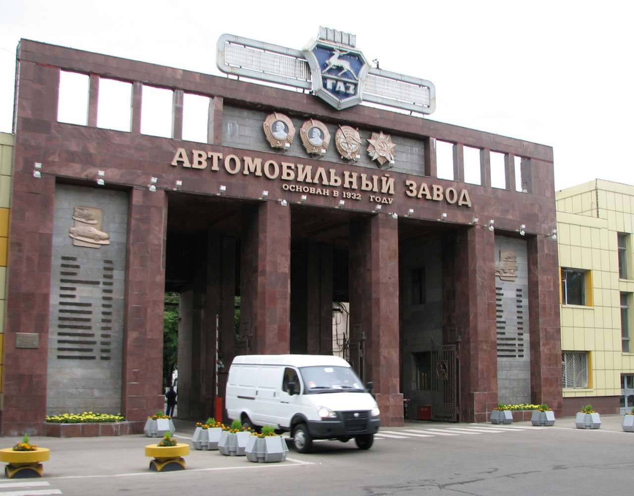 «Группа ГАЗ» пока не будет повышать цены на автомобили