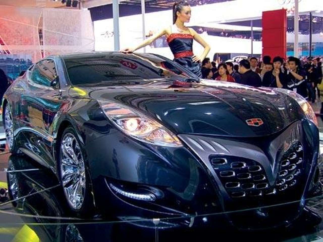 Концепт Tiger GT уже назвали «малым Роллс-Ройсом». Во внешности машины при желании можно найти черты «Мазерати Гран Туризмо», «Феррари-612» и «Майбаха-Экселеро», но от этого она не перестанет быть исключительно китайской. Этот «тигр» приводится в движение 3,5-литровым двигателем V6 (225 л.с.), «сидит» на 19-дюймовых колесах и является предметом особой гордости компании.