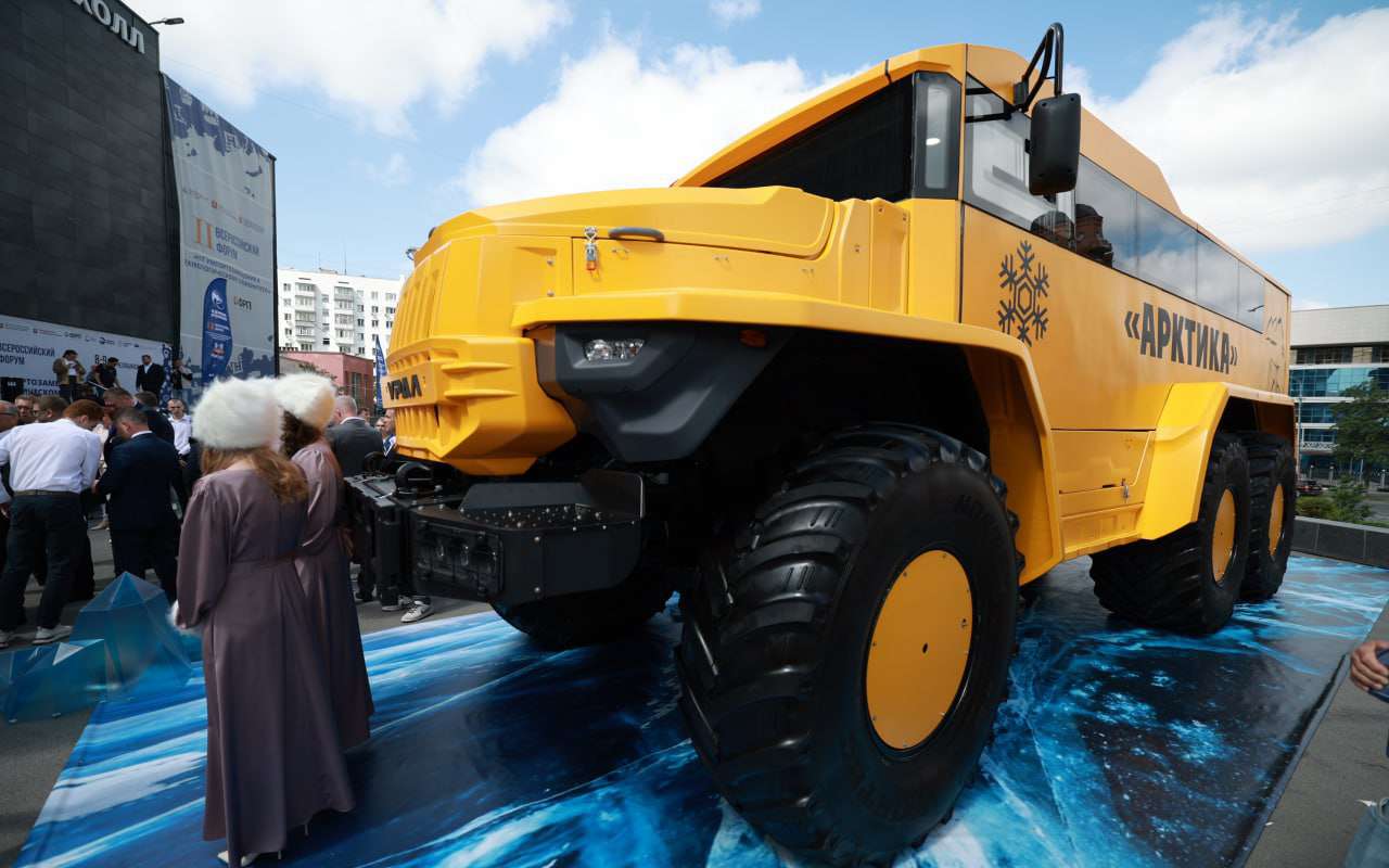 Урал показал крутой внедорожный автобус — первые фото