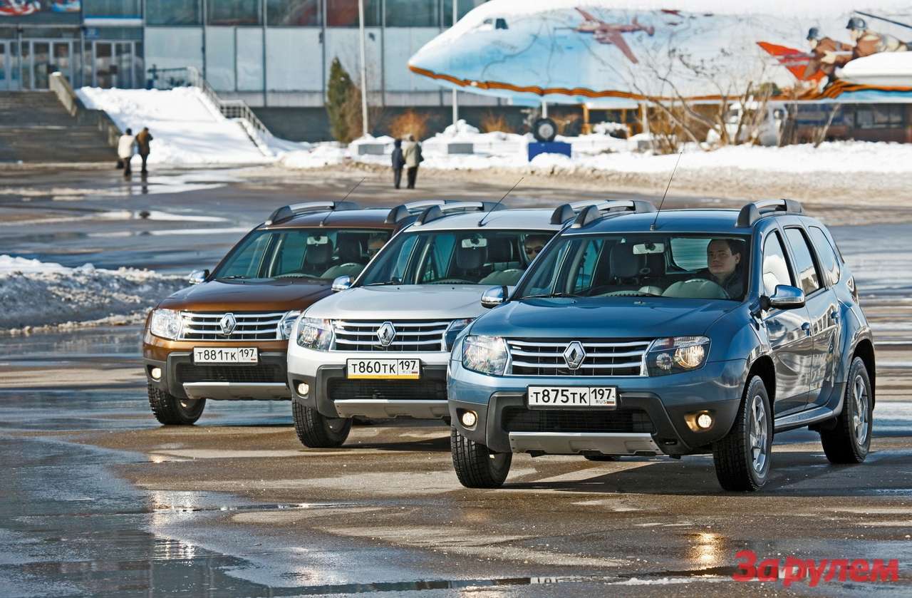 Renault Duster Privilege 1.6  4×4 МКП  (581 000  рублей), Renault Duster Privilege 2.0  4×2 АКП (605 000  рублей) и Renault Duster Luxe Privilege 2.0  4×4 МКП (681 000  рублей)