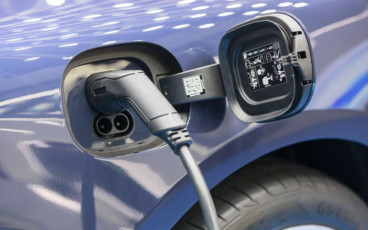 Согласно планам правительства, к 2024 году российские производители выпустят 25 тысяч электрических машин, для которых будет создана сеть из 9 тысяч зарядок