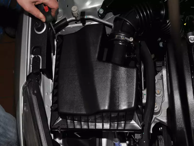 Замена фильтра системы отопления, вентиляции и кондиционирования Chevrolet Cruze