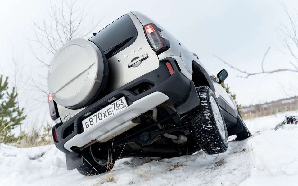 Любят Шниву не за комфорт и не за багажник, а за выдающуюся проходимость. По этой части она не хуже УАЗов, а главное – на 800 кг легче.