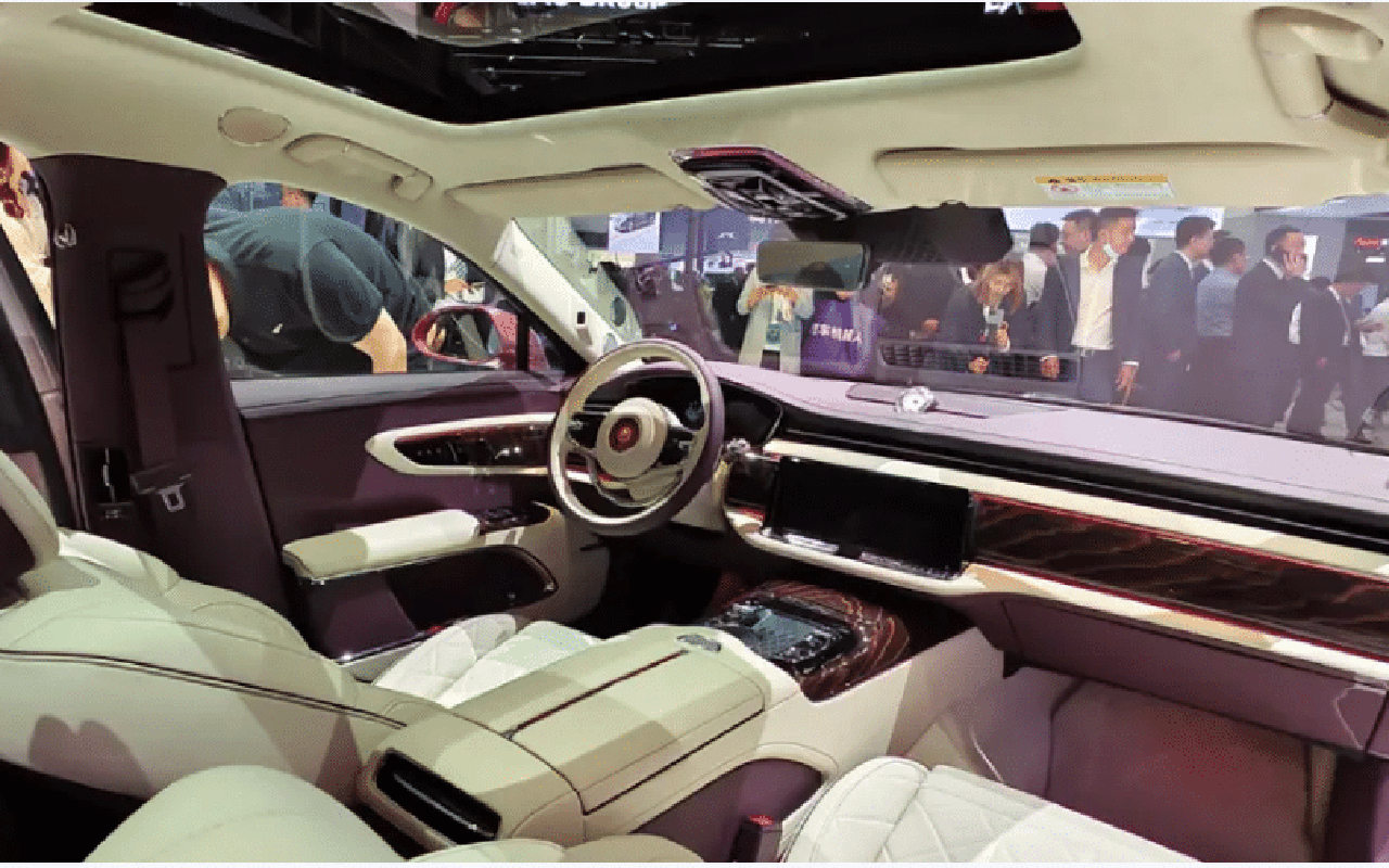 Интерьер Hongqi Guoya