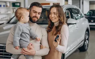 Россияне рассказали, планируют ли менять машину в этом году