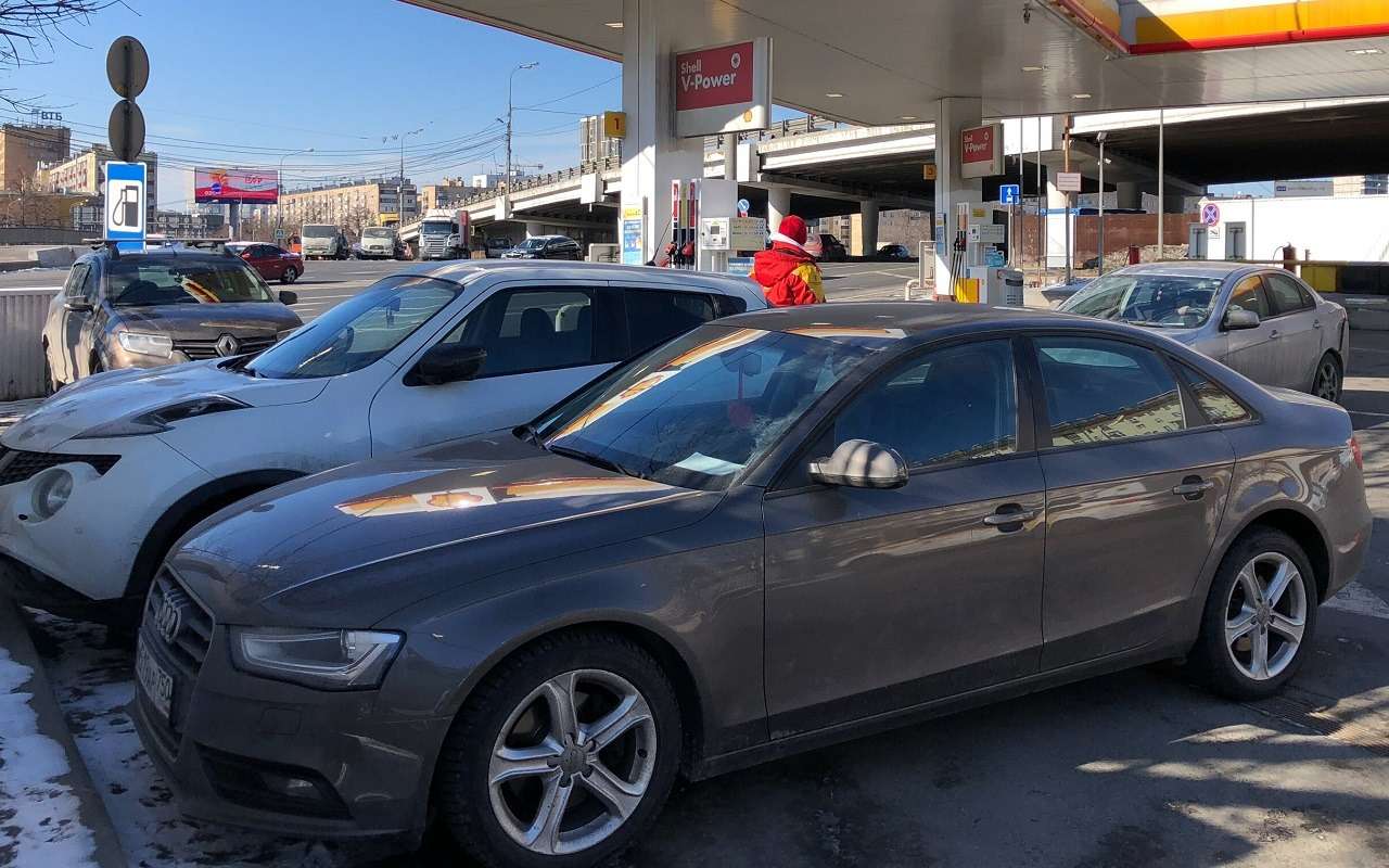 Даже водители с опытом совершают эти ошибки при заправке автомобиля на АЗС