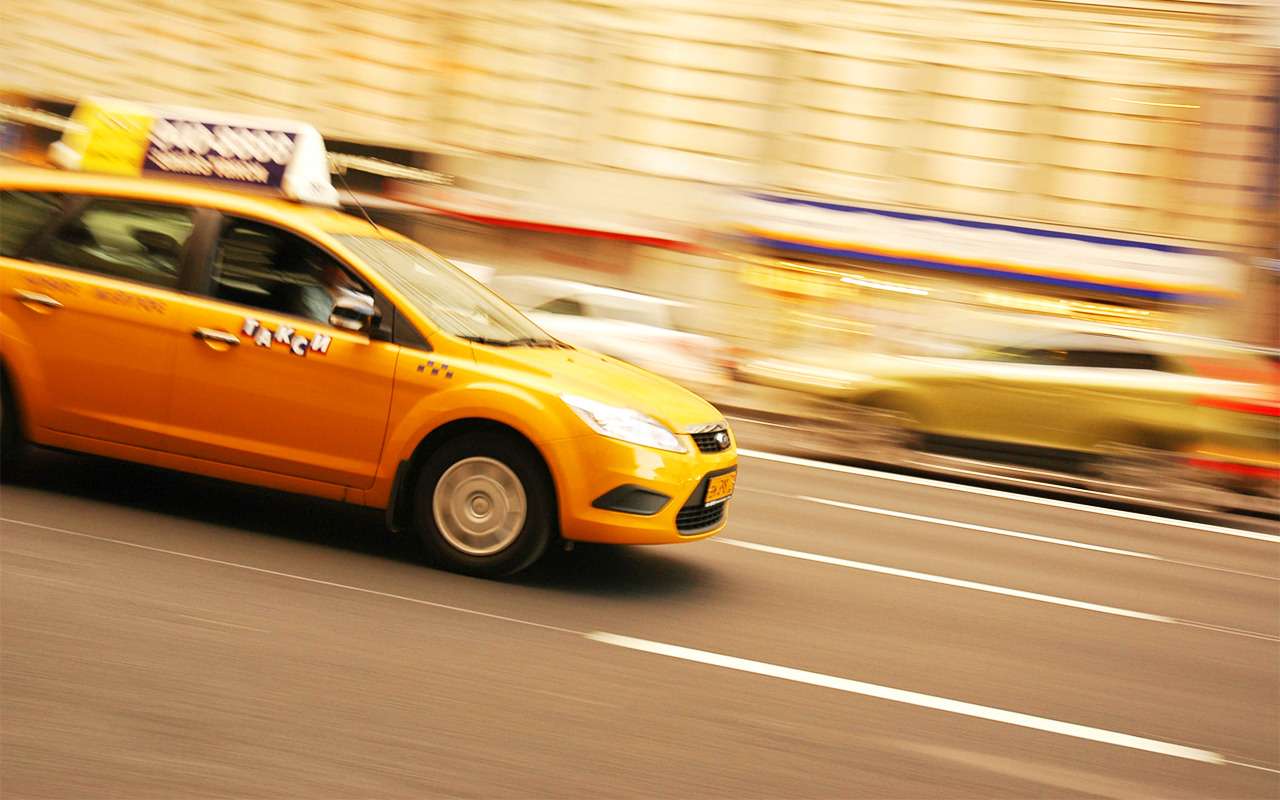 Таксист затребовал у британских болельщиков 10 тыс. рублей за 20-минутную поездку по Москве