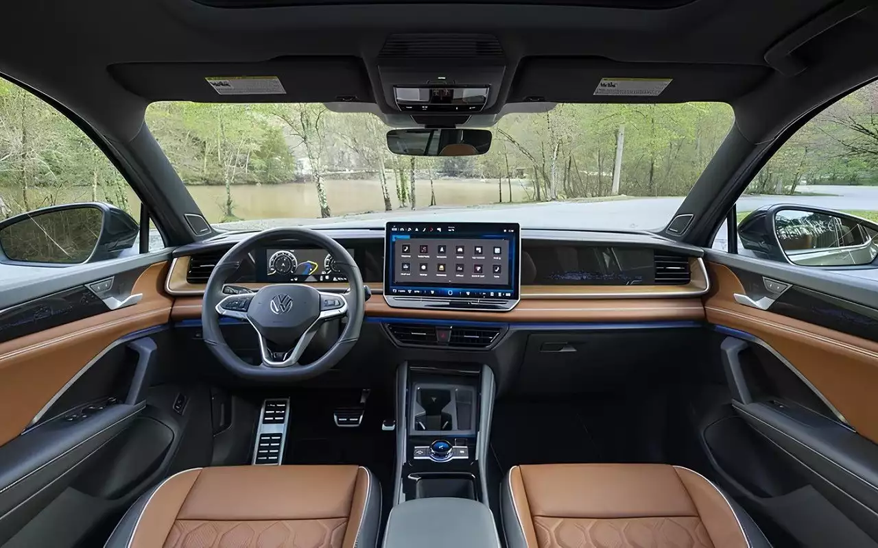 Интерьер Volkswagen Tiguan Turbo 2026