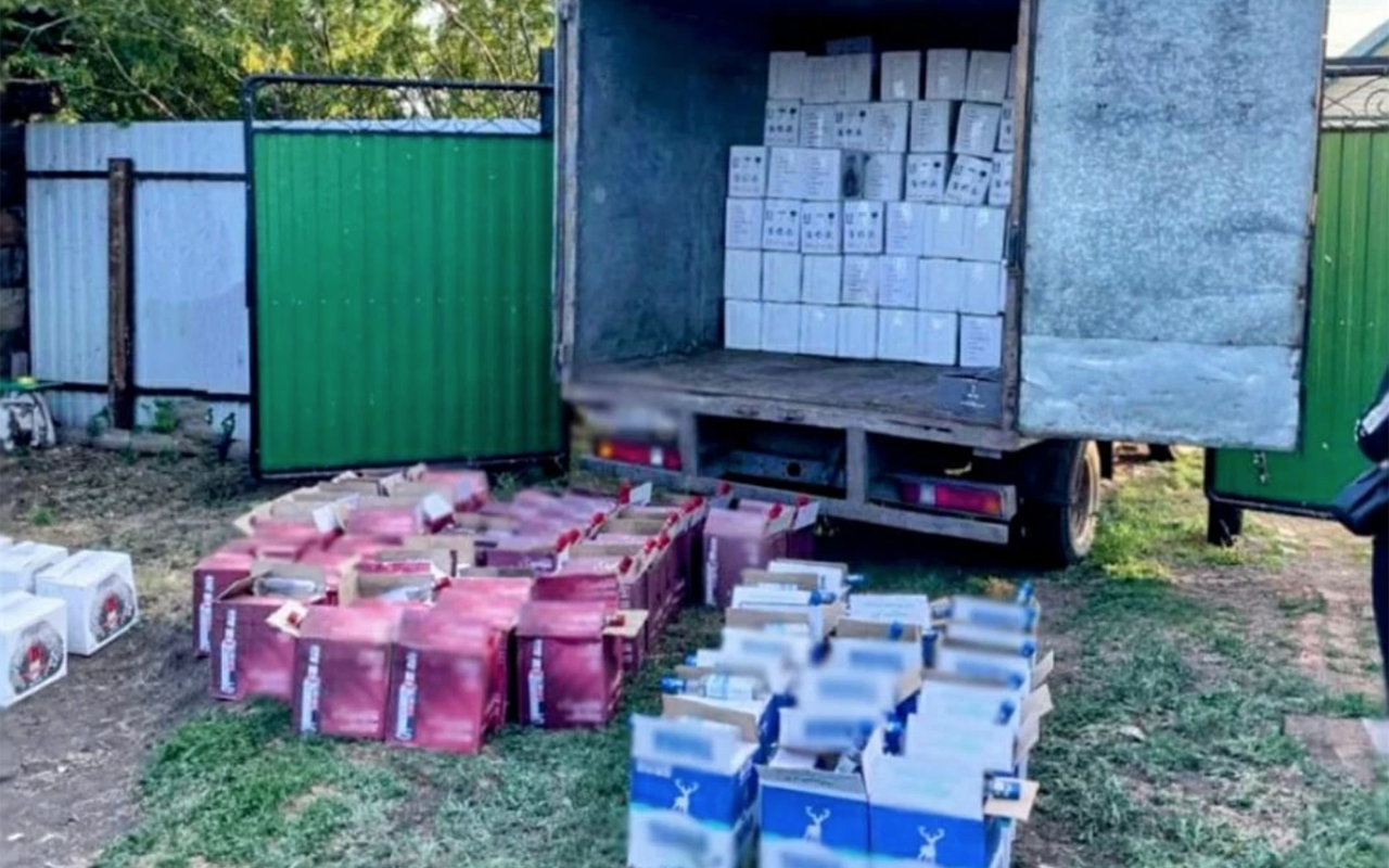 Мужчина продавал нелегальное спиртное из припаркованной во дворе ГАЗели