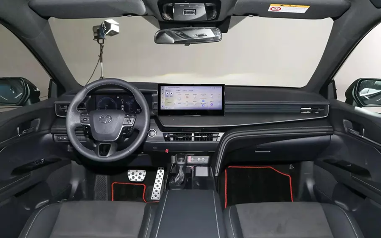 Интерьер Toyota Camry