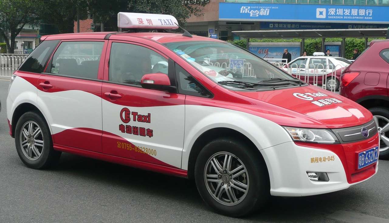 Электромобиль BYD e6 в Китае