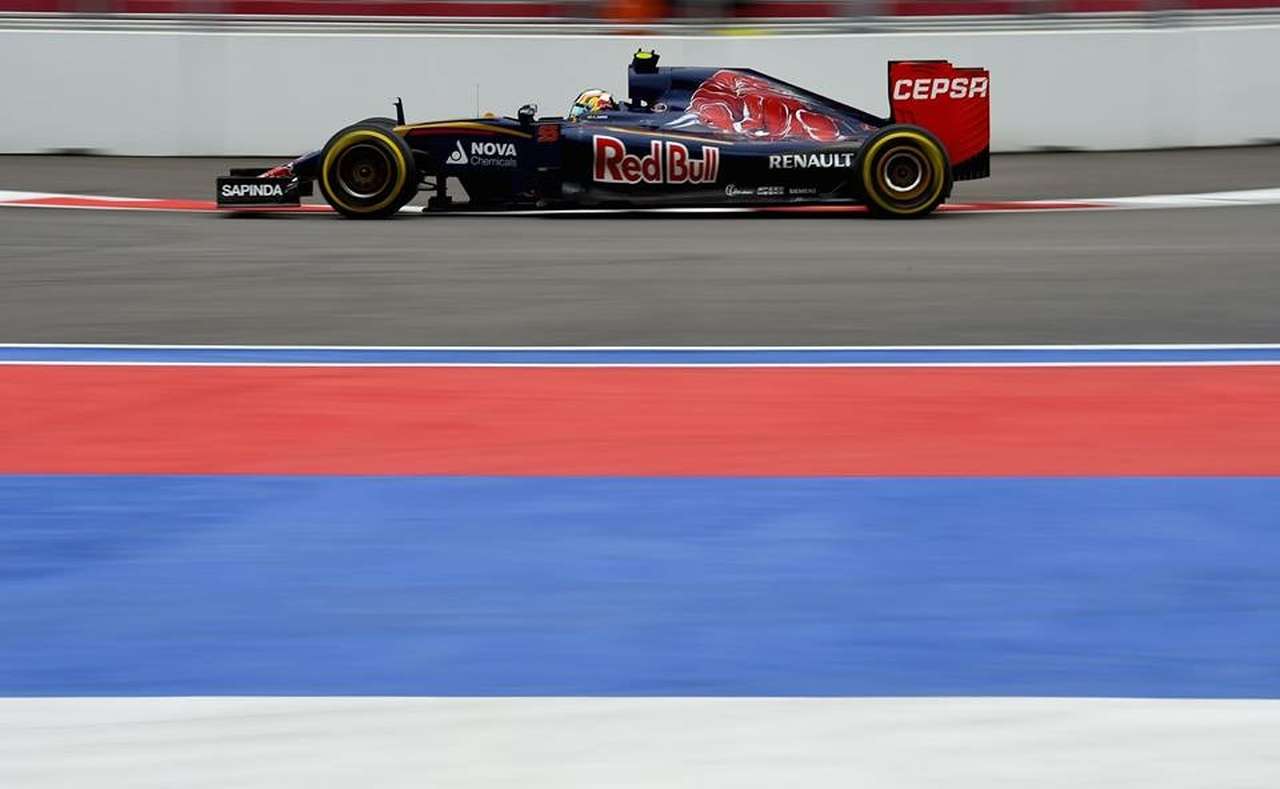 Франц Тост также рассказал, какие работы были произведены с болидом: «Мы оставили прежний монокок, но поменяли все остальное: поставили новые подвеску, нос, днище, заднее крыло, двигатель, коробку передач».