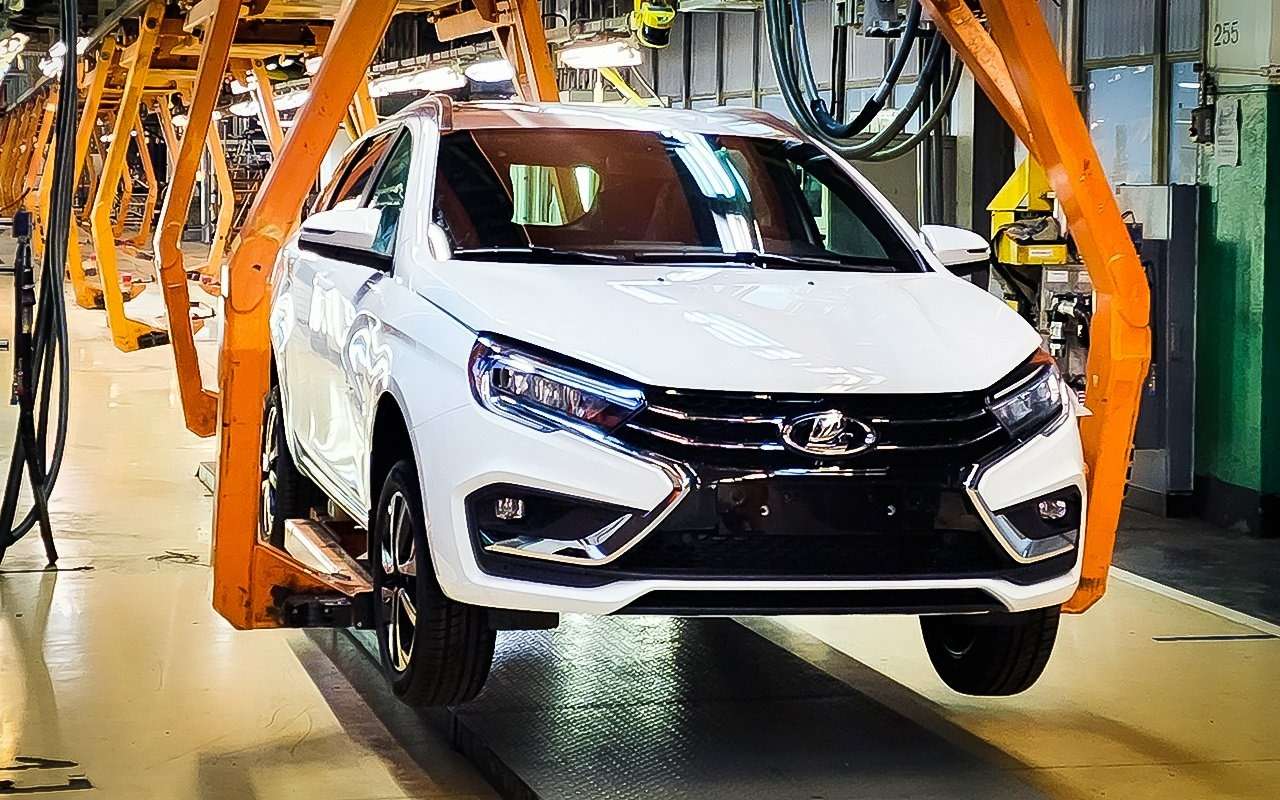 Стало известно о стоке 100 тыс. автомобилей Lada