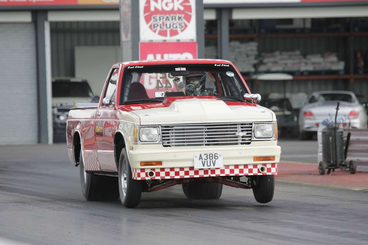 До сотни за 2 секунды: сумасшедший пикап Chevrolet в поисках нового владельца