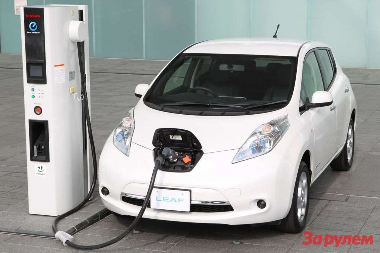 Ниссановцы уделили внимание экстерьеру и интерьеру (появилась новая кожаная обивка), а также улучшили аудиокомплекс Bose, климат-контроль и систему кругового обзора