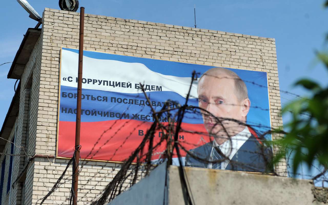 Очередной гаишник сел за мелкую взятку