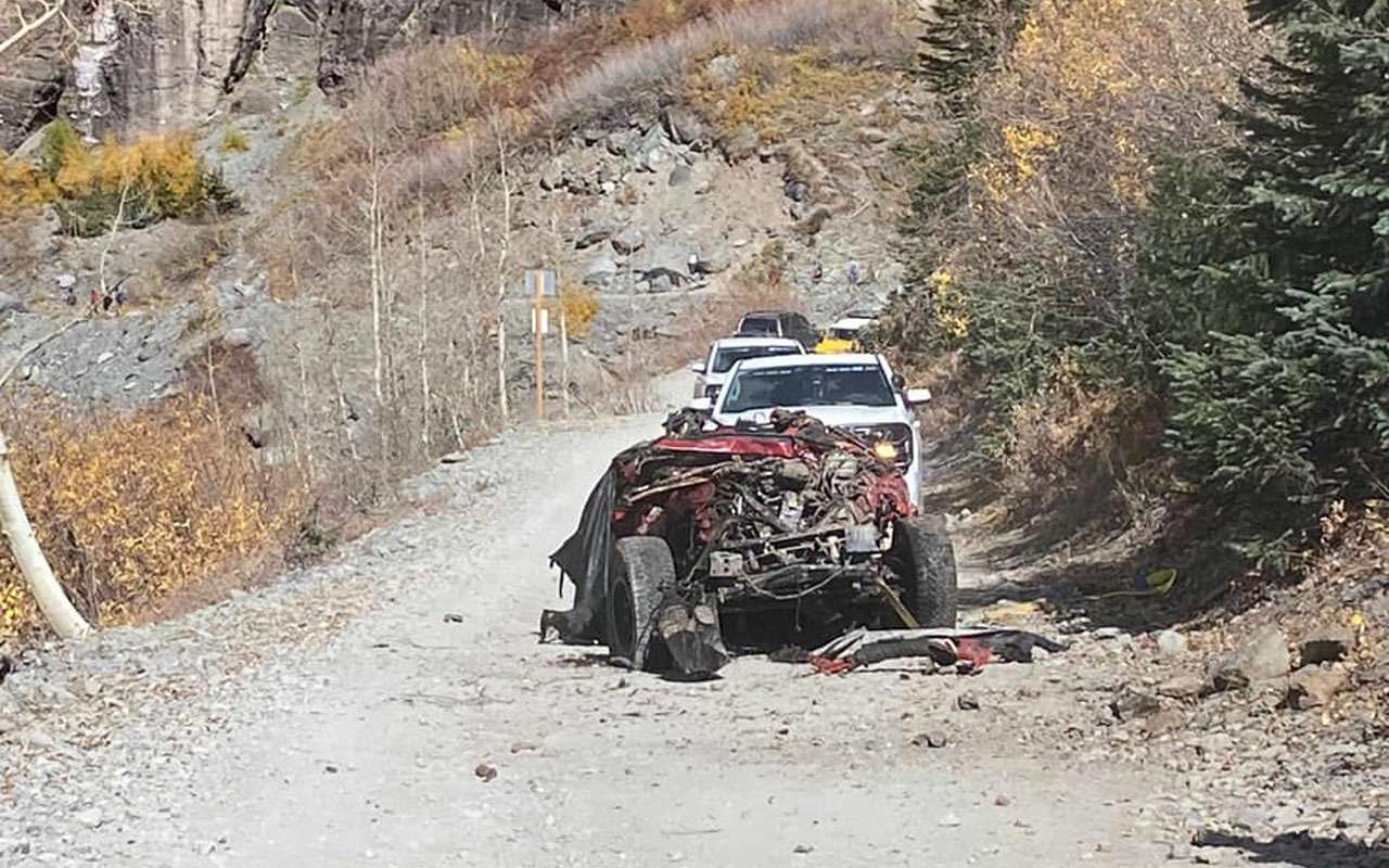 Шокирующее видео: внедорожник падает с горы