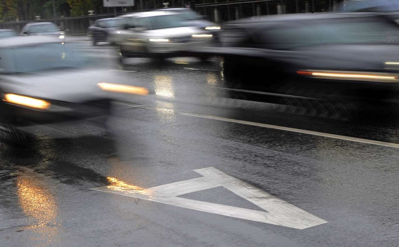 На выделенки предложили пускать автомобили с группой пассажиров