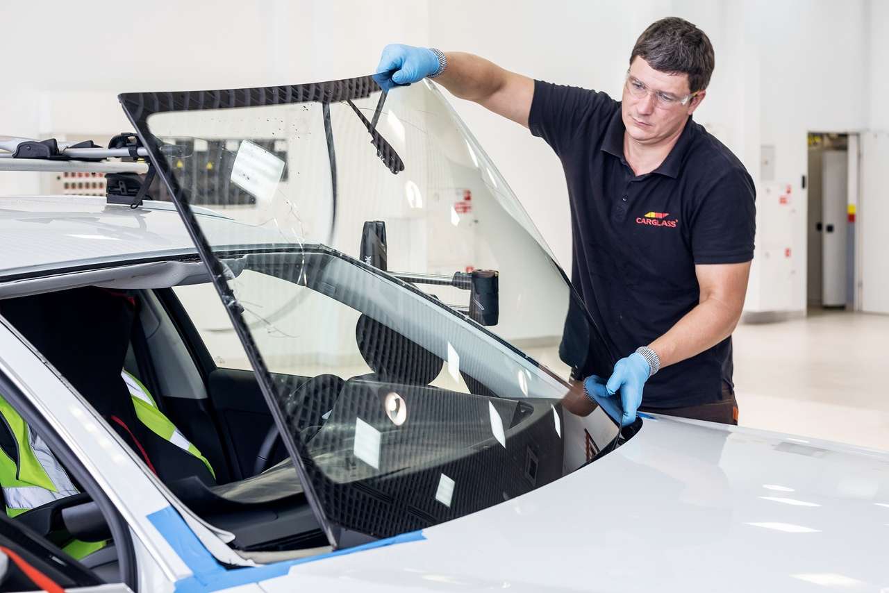 Ремонт лобового стекла – решение проблемы или отсрочка серьезных расходов?