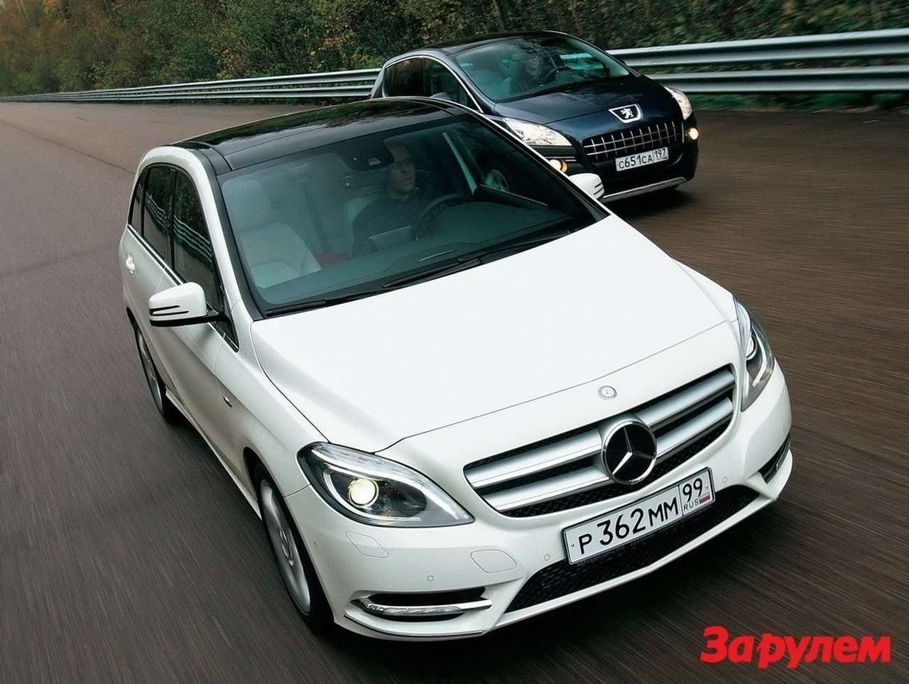 Peugeot 3008, Mercedes-Benz B 200