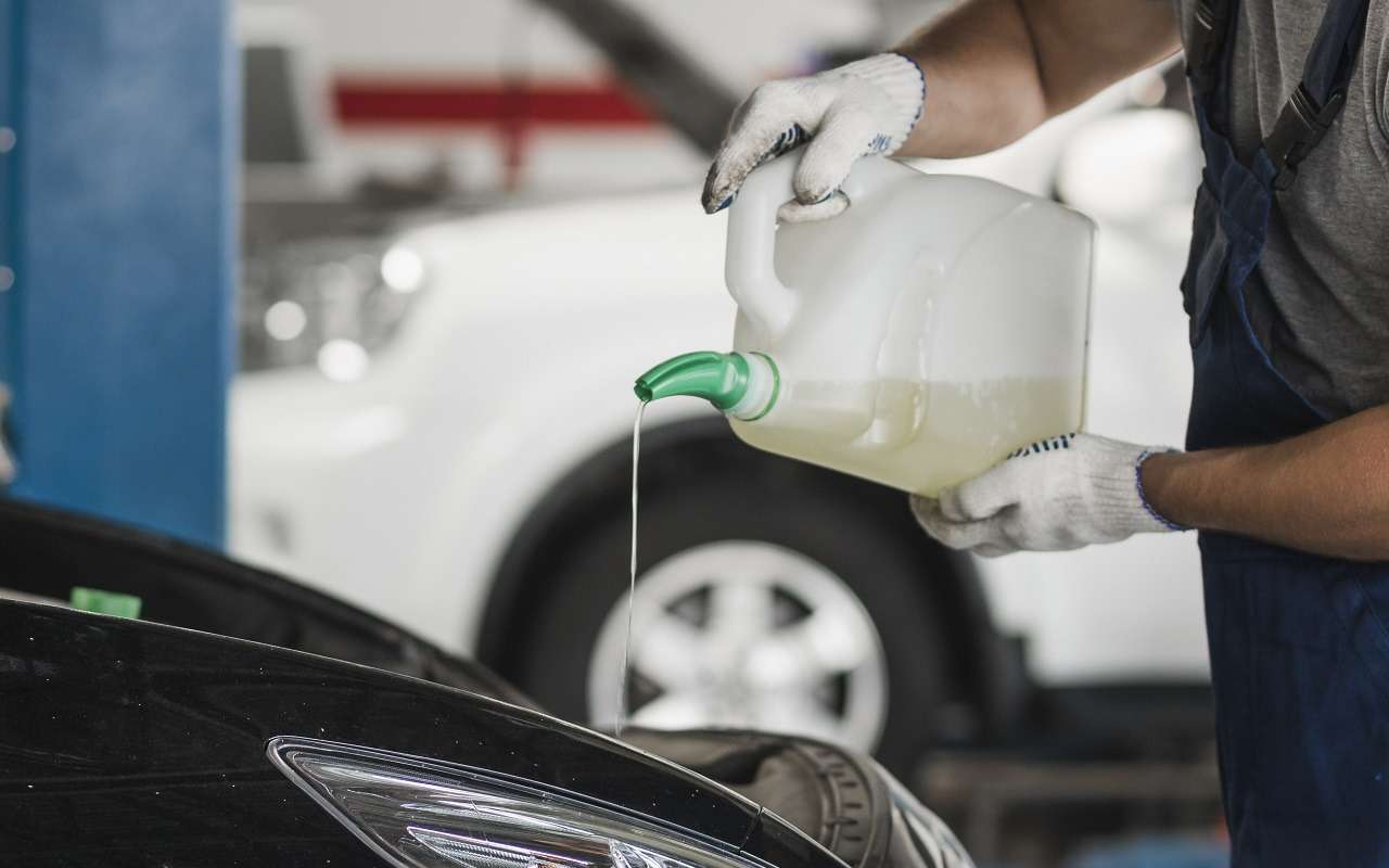 Экономия выйдет боком: что будет с двигателем от дешевого масла