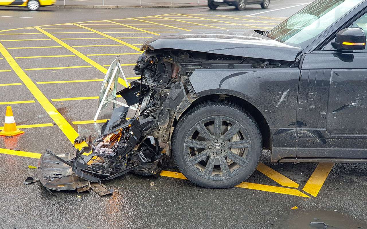 Машина «в дрова» — названы самые дорогие аварии года