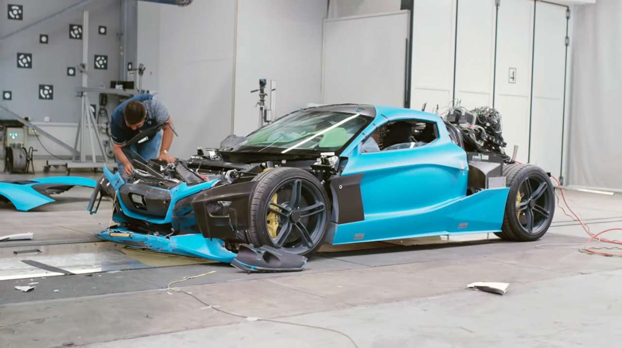 Испытатели разбили гиперкар за 2,1 млн долларов (видео)