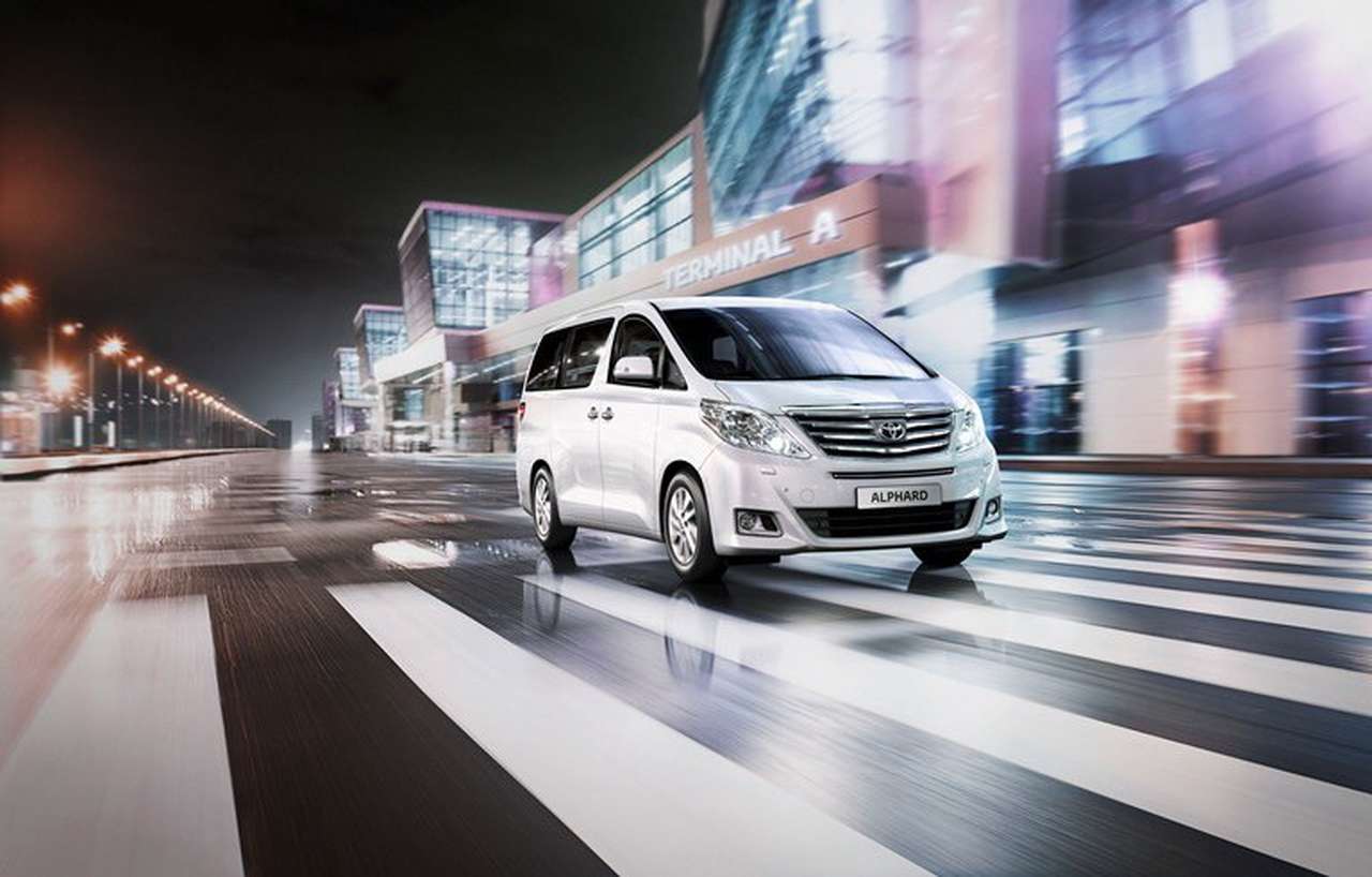 Минивэн Toyota Alphard приедет в Россию 21 февраля