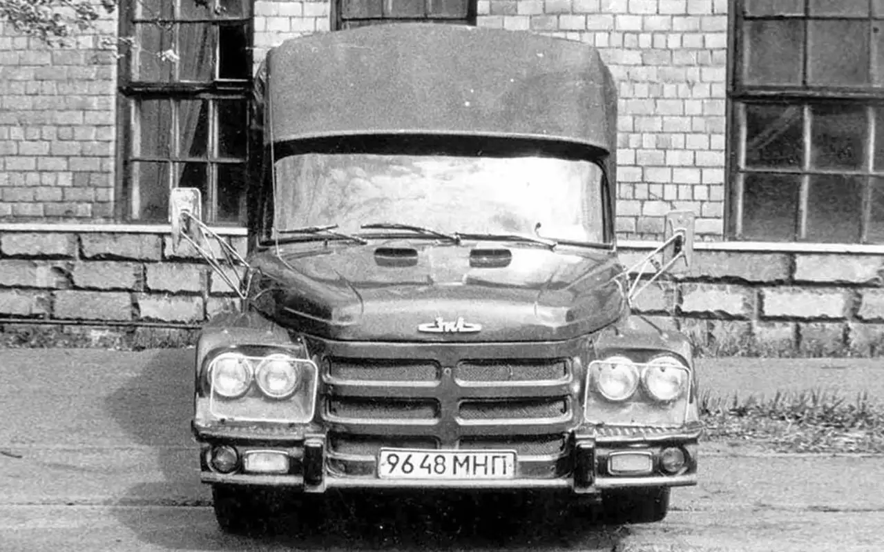 Родина — СССР: быстроногий «чебурашка», ЗИЛ‑132С,  ЗИУ‑6